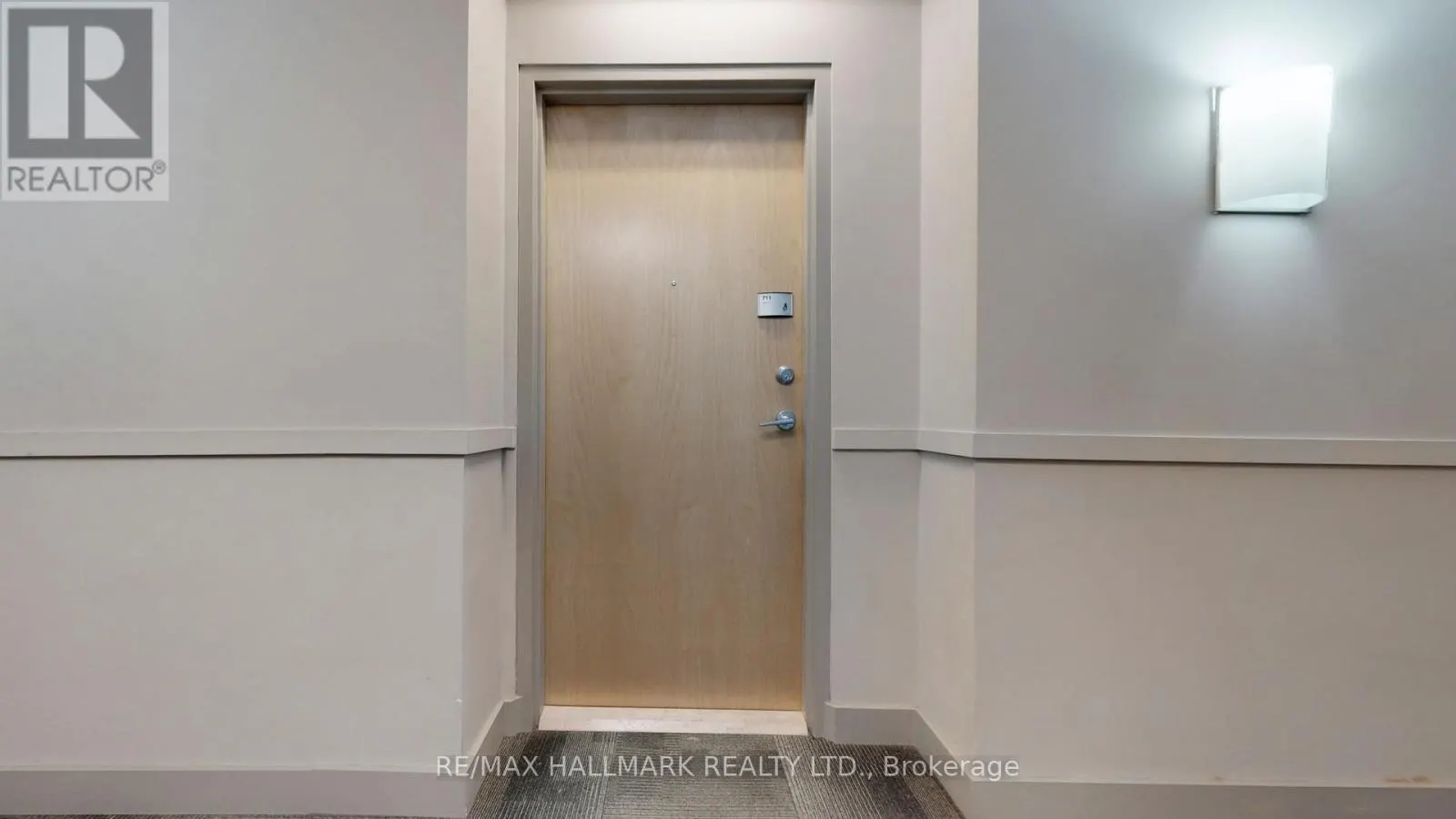 711 - 1 VICTORIA STREET S