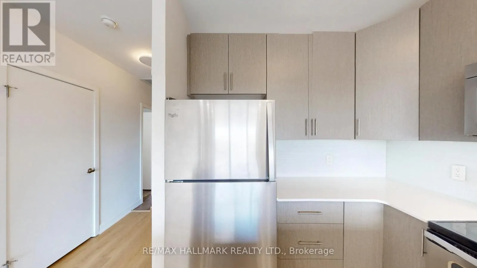 711 - 1 VICTORIA STREET S