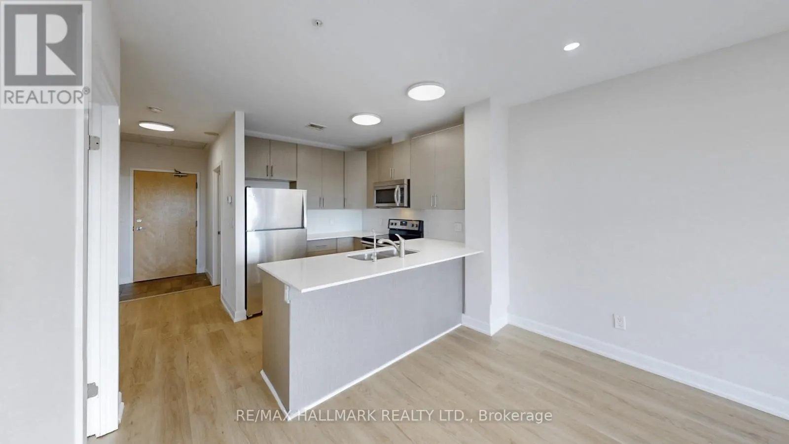 711 - 1 VICTORIA STREET S