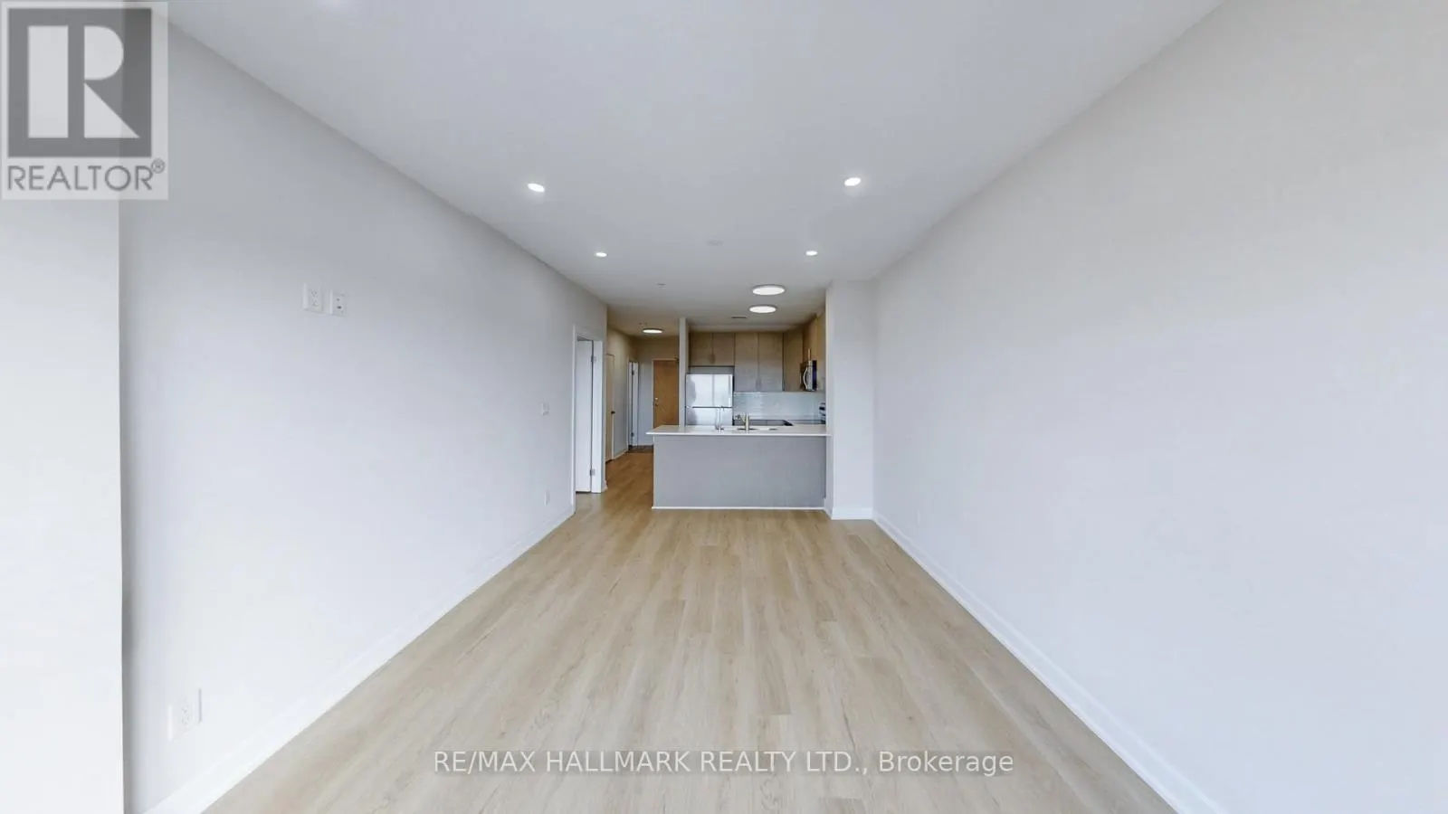 711 - 1 VICTORIA STREET S