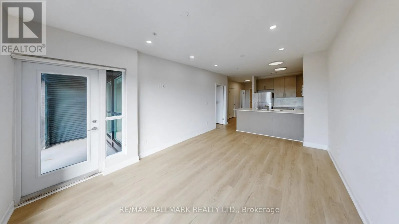 711 - 1 VICTORIA STREET S