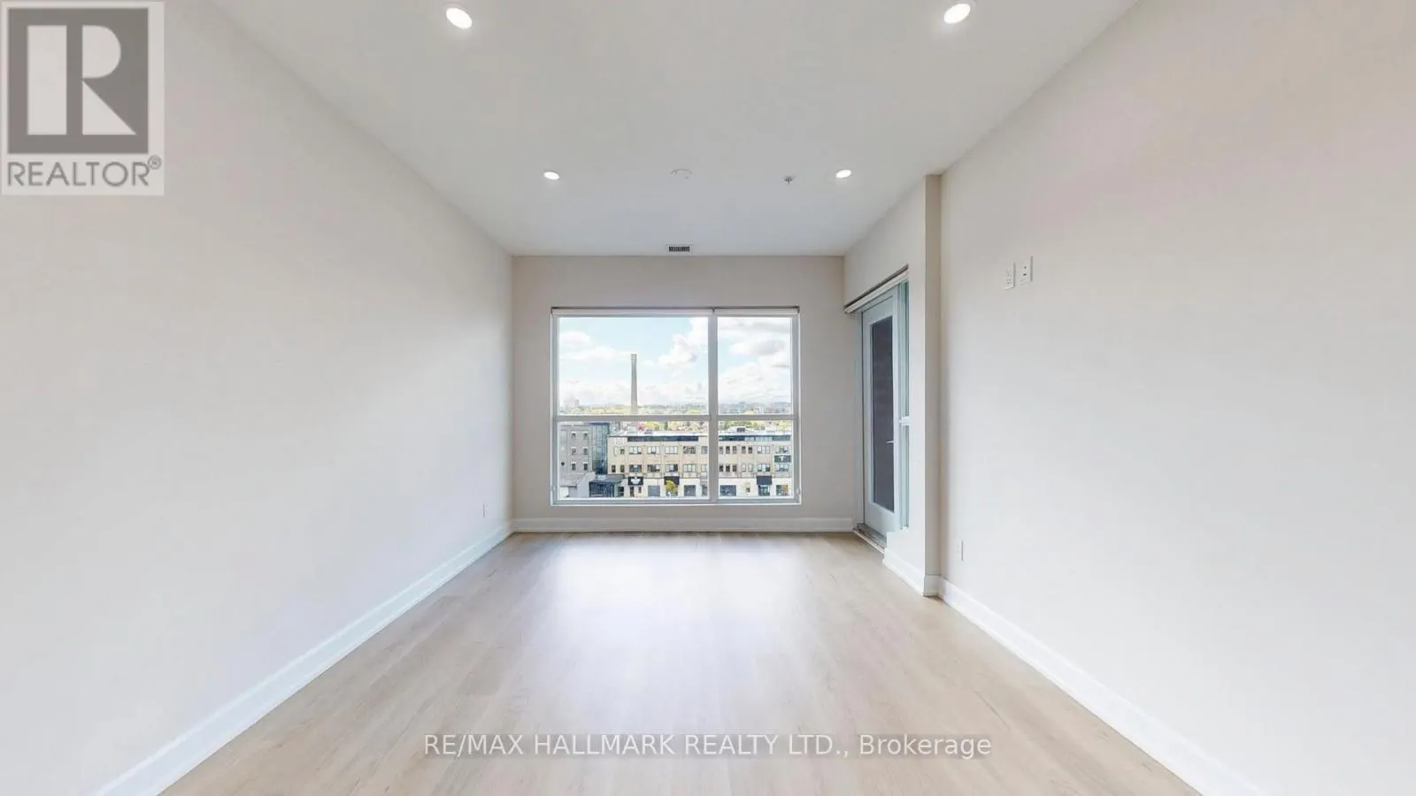 711 - 1 VICTORIA STREET S