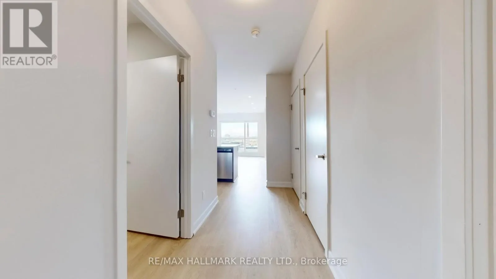 711 - 1 VICTORIA STREET S