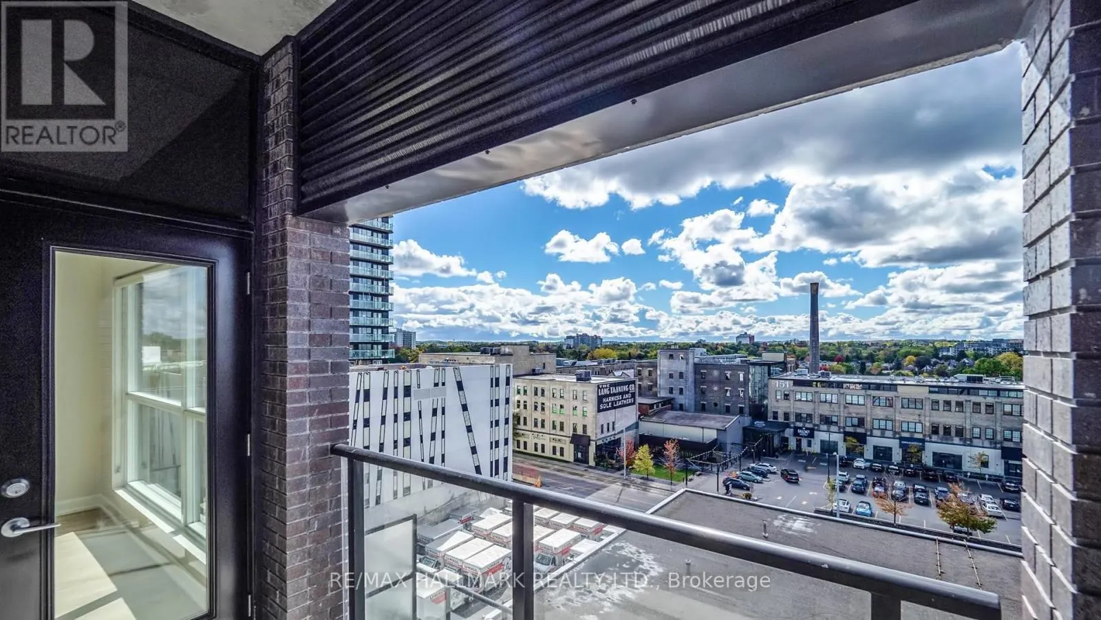 711 - 1 VICTORIA STREET S