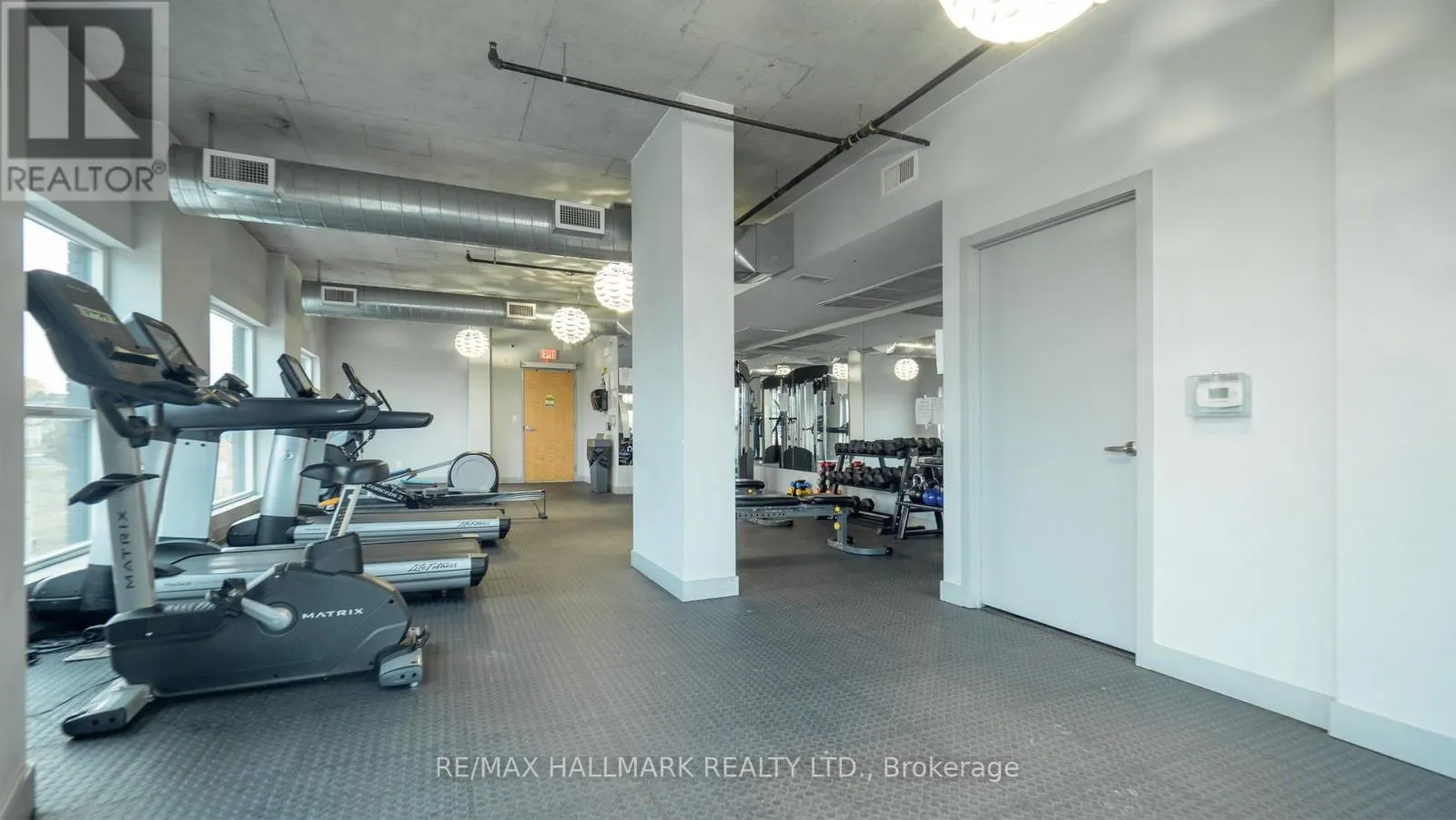 711 - 1 VICTORIA STREET S