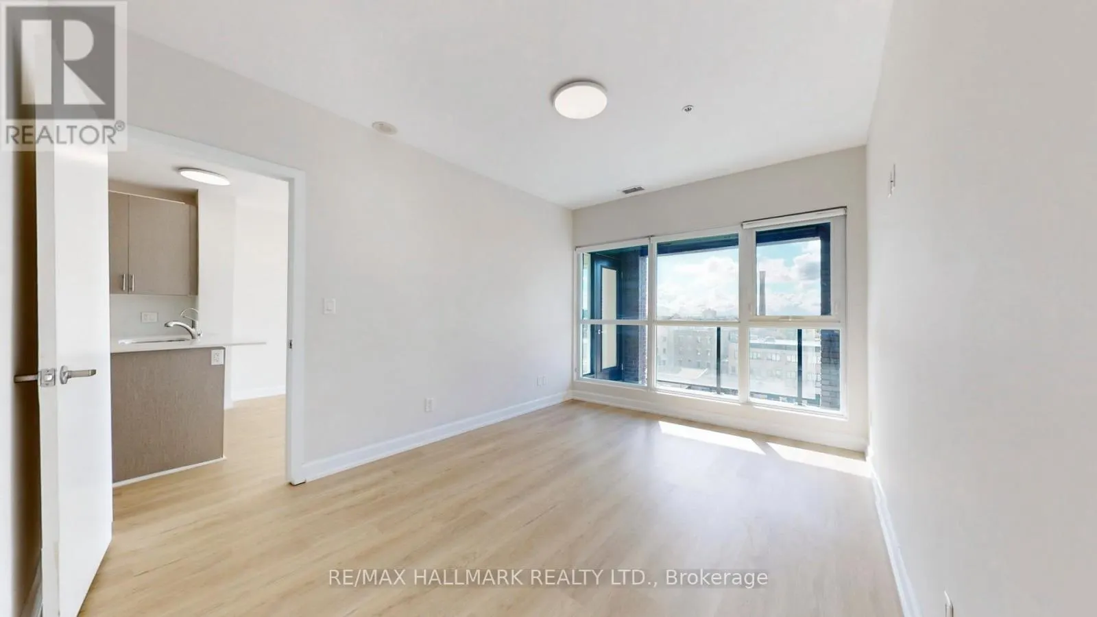 711 - 1 VICTORIA STREET S