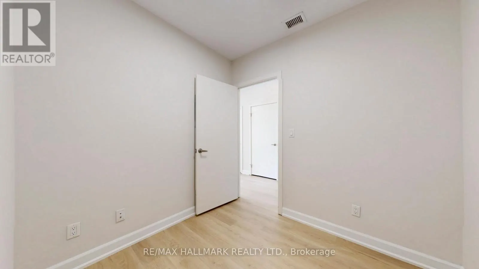 711 - 1 VICTORIA STREET S