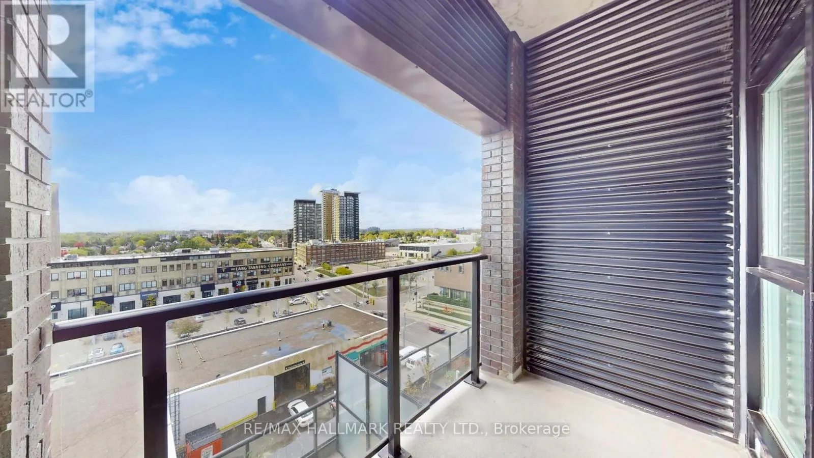 711 - 1 VICTORIA STREET S