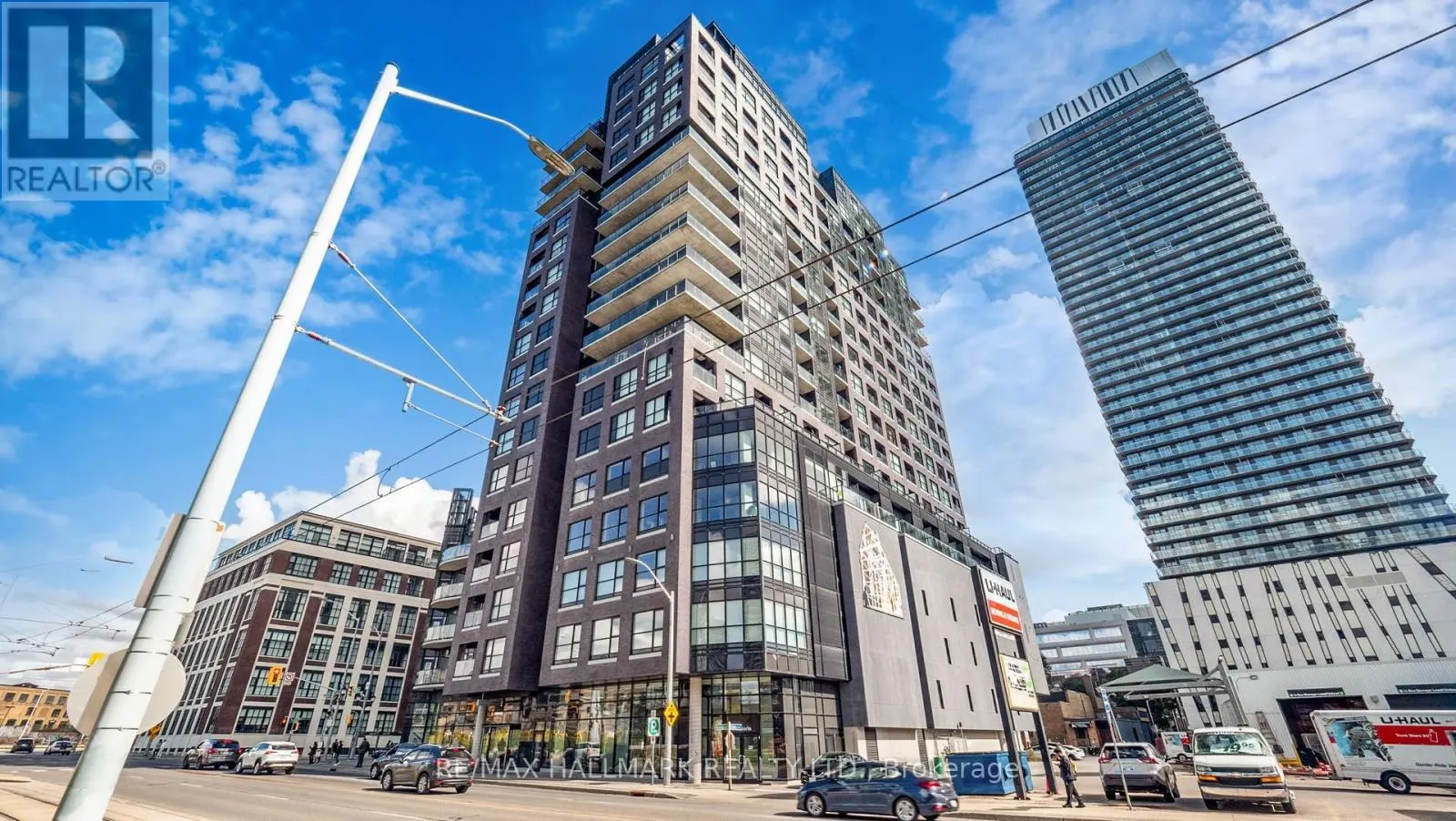 711 - 1 VICTORIA STREET S