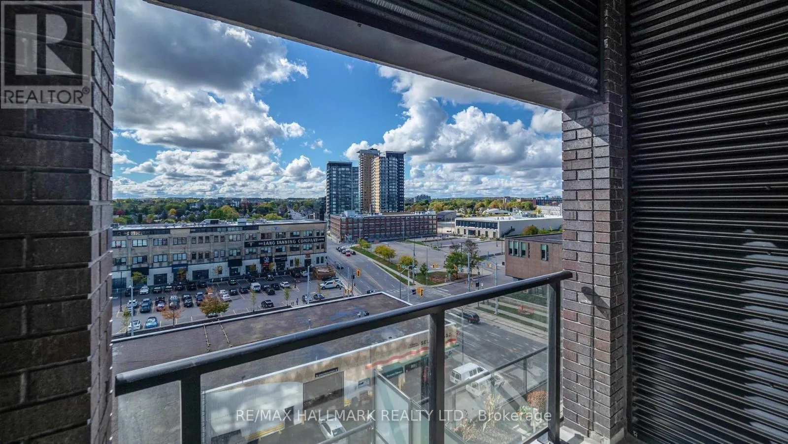 711 - 1 VICTORIA STREET S