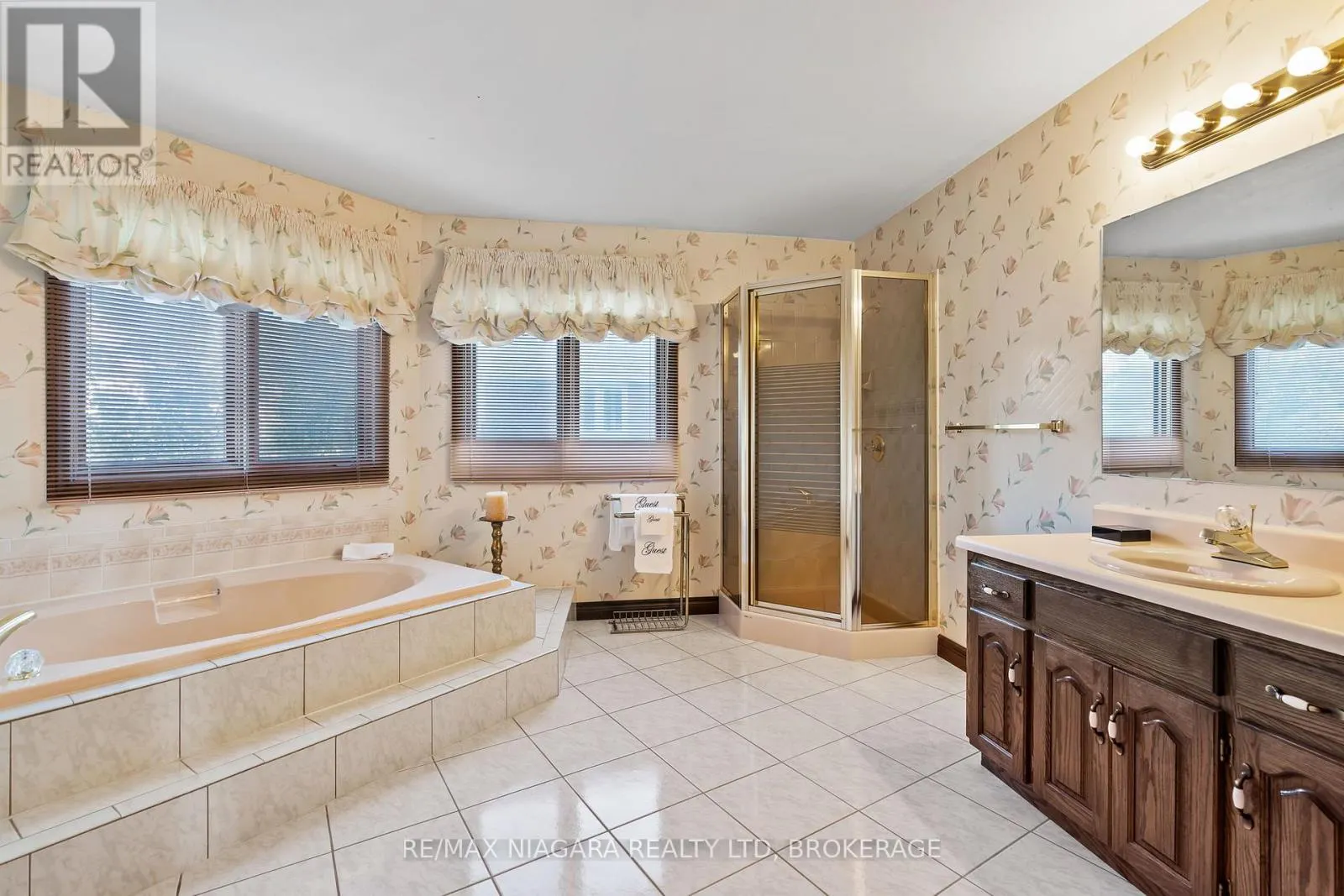 13 SHORELINE CRESCENT