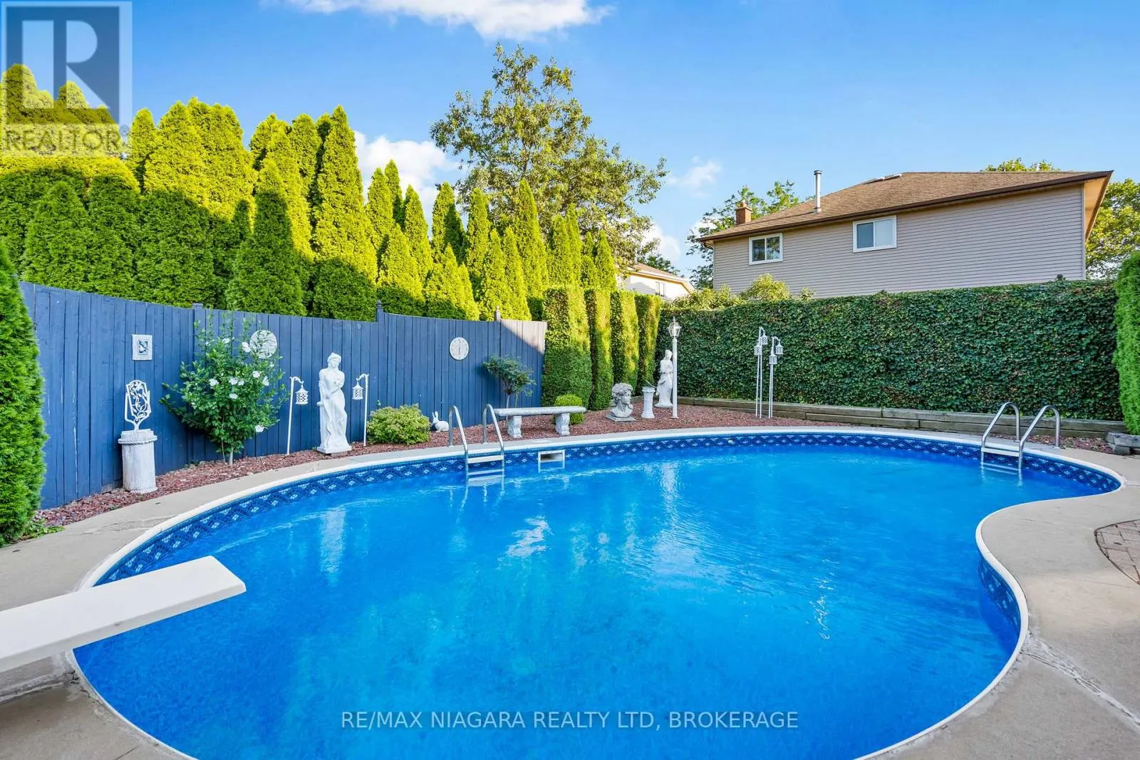 13 SHORELINE CRESCENT