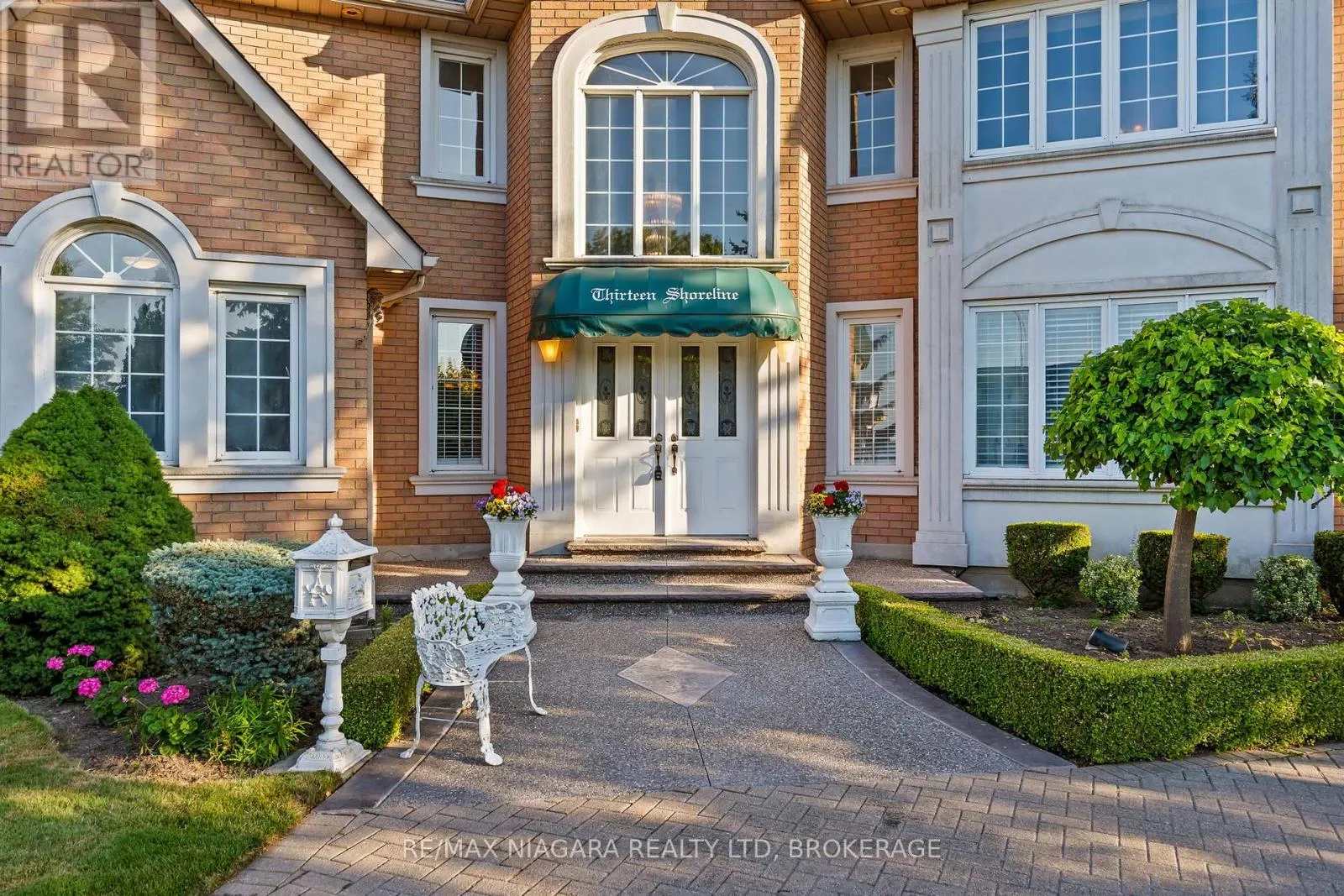 13 SHORELINE CRESCENT