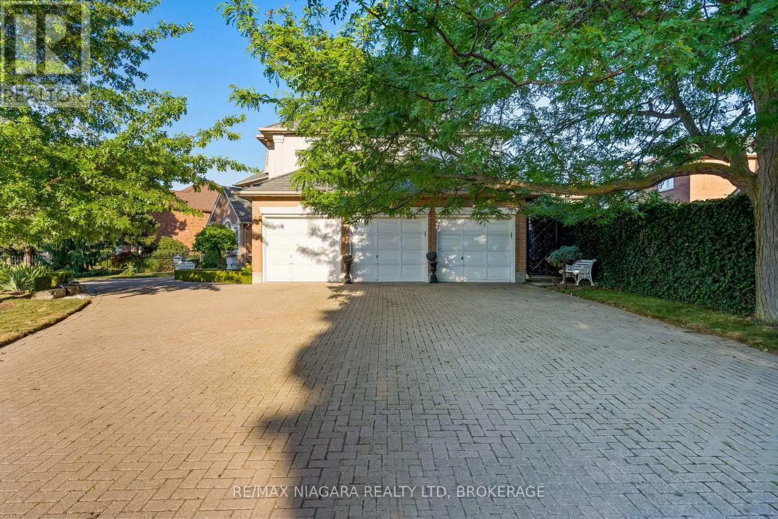 13 SHORELINE CRESCENT