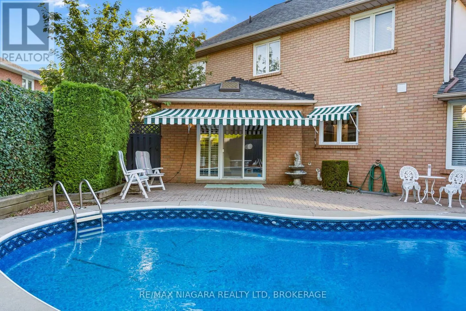 13 SHORELINE CRESCENT