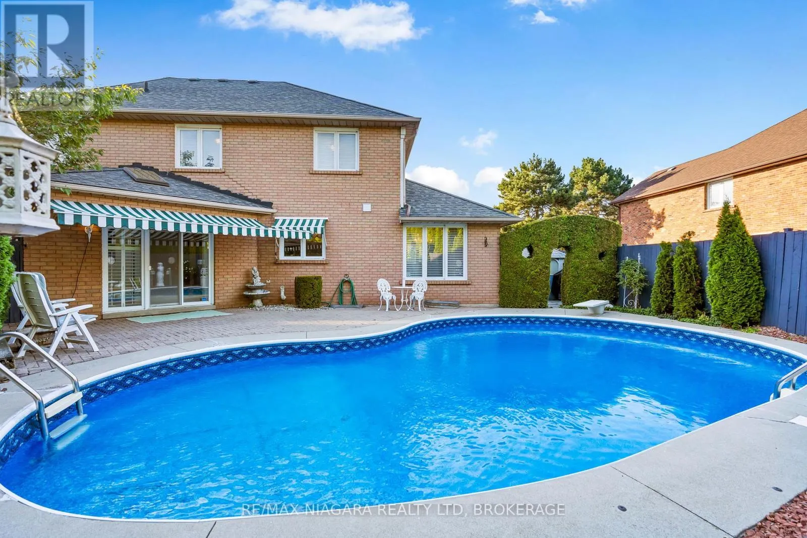 13 SHORELINE CRESCENT