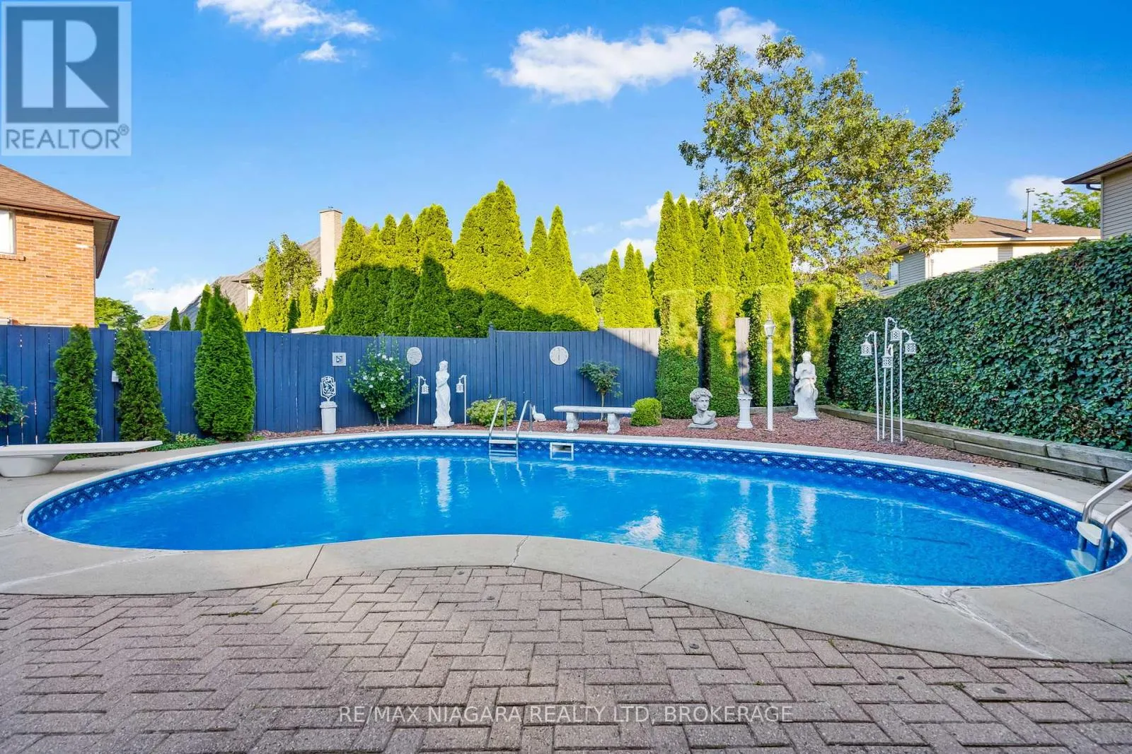 13 SHORELINE CRESCENT