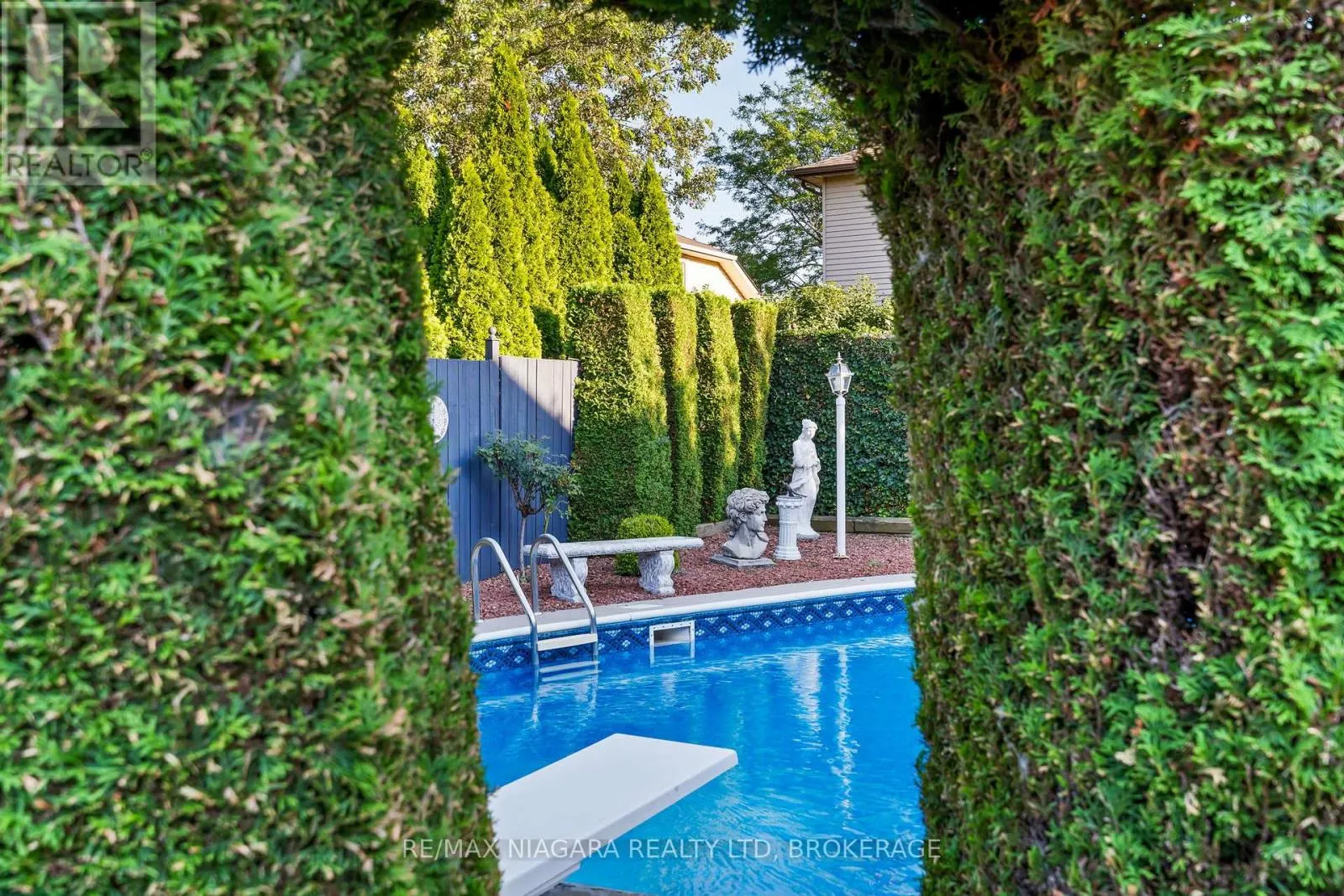 13 SHORELINE CRESCENT