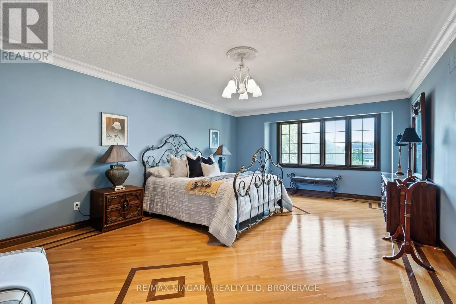 13 SHORELINE CRESCENT