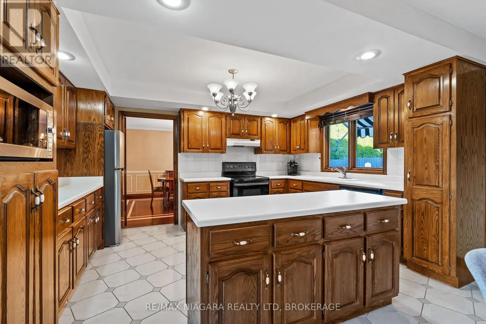 13 SHORELINE CRESCENT