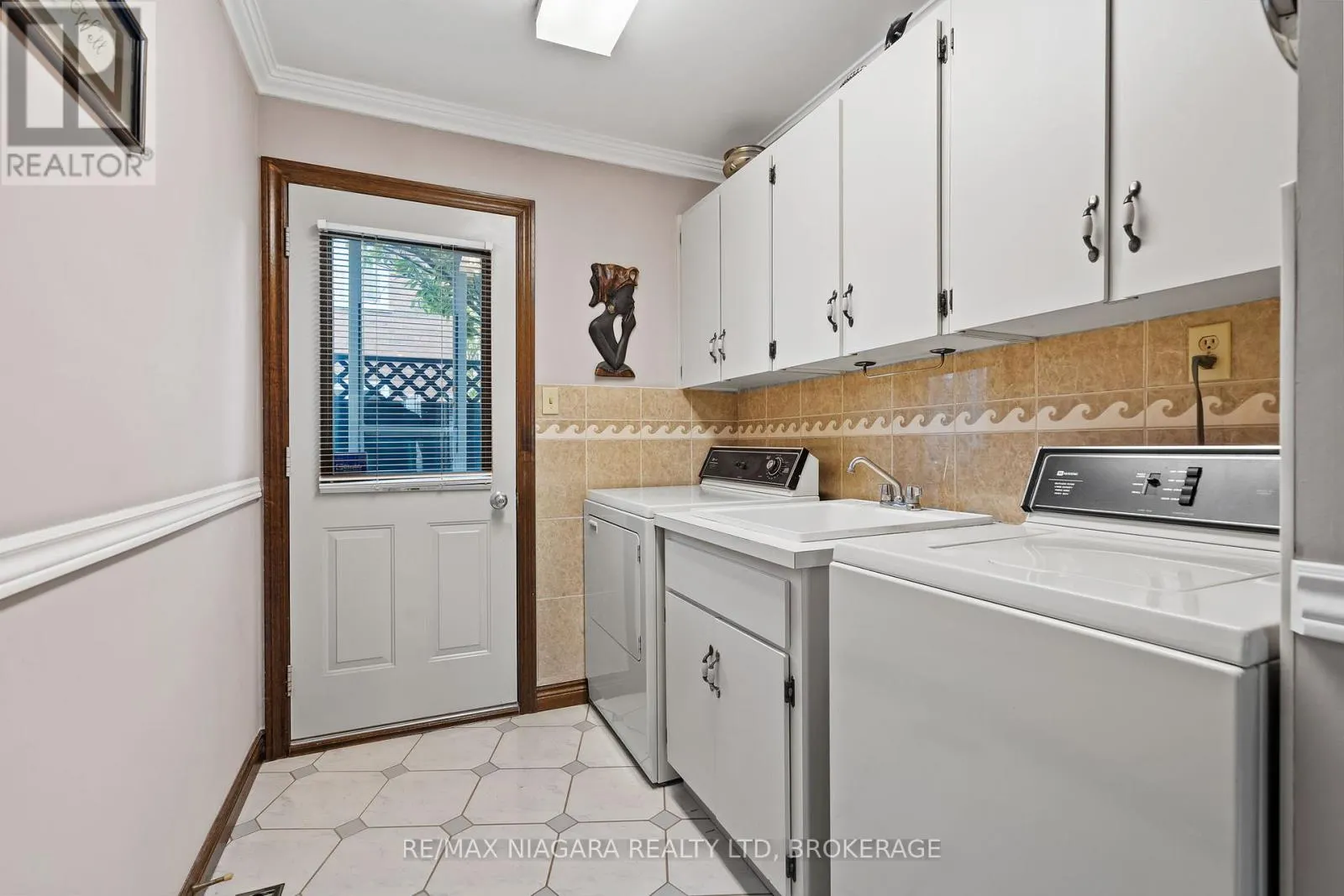 13 SHORELINE CRESCENT