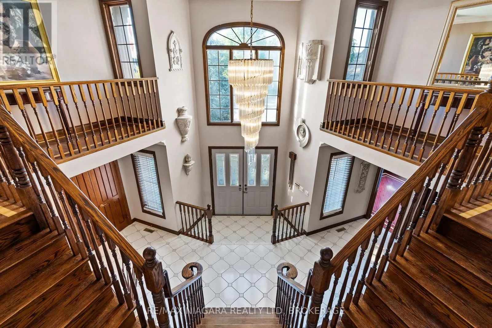 13 SHORELINE CRESCENT