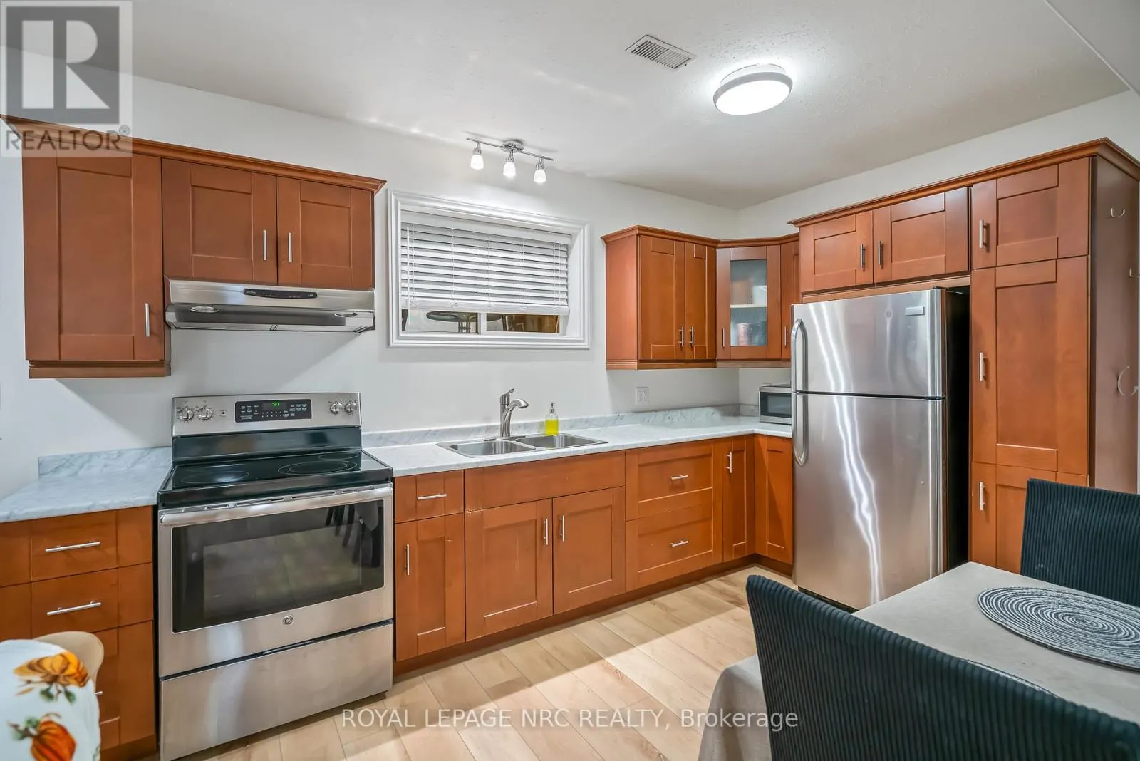 5255 WHITE DOVE PARKWAY