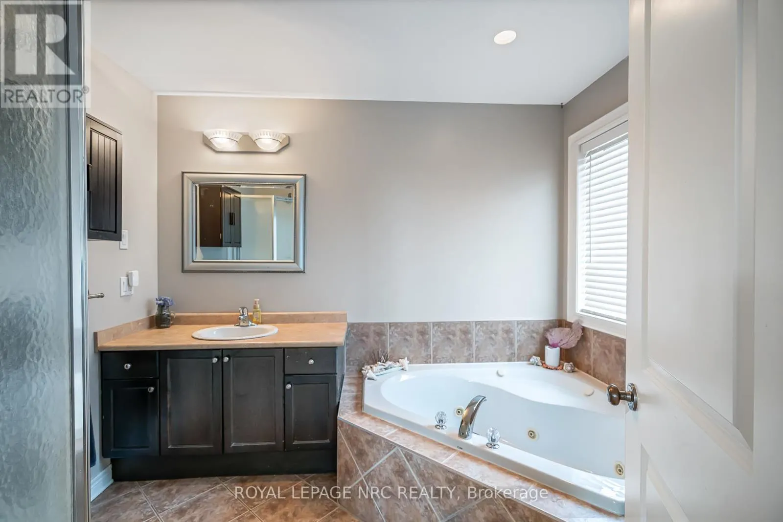 5255 WHITE DOVE PARKWAY