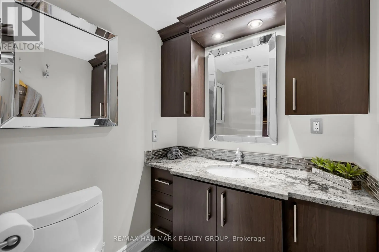 402 - 470 LAURIER AVENUE W