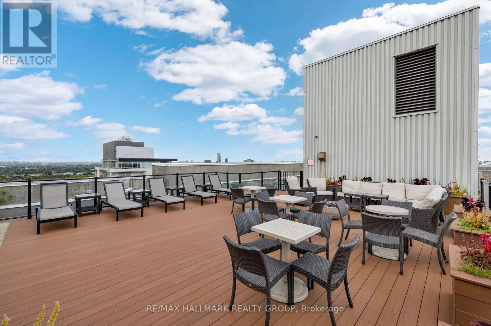 402 - 470 LAURIER AVENUE W