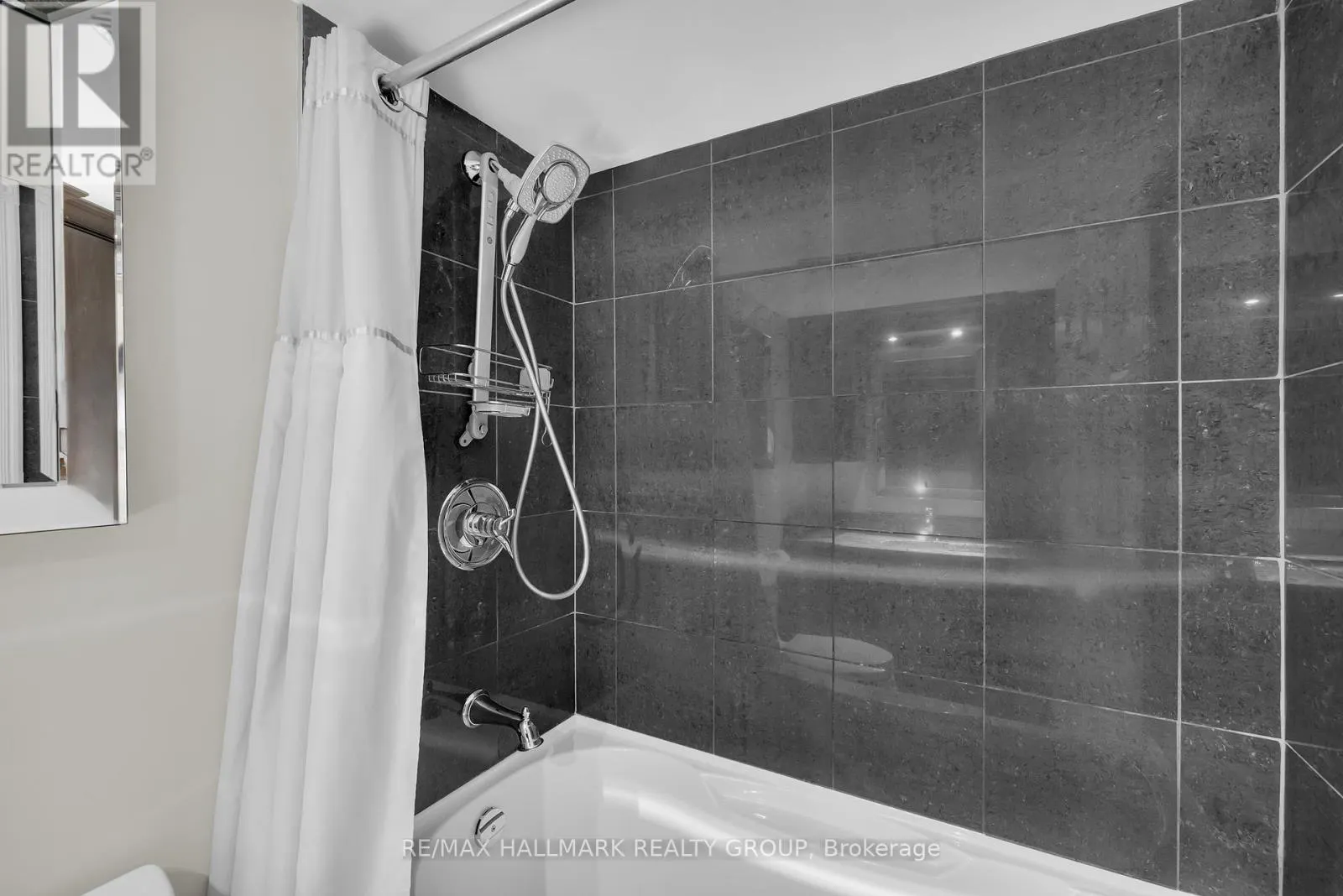 402 - 470 LAURIER AVENUE W