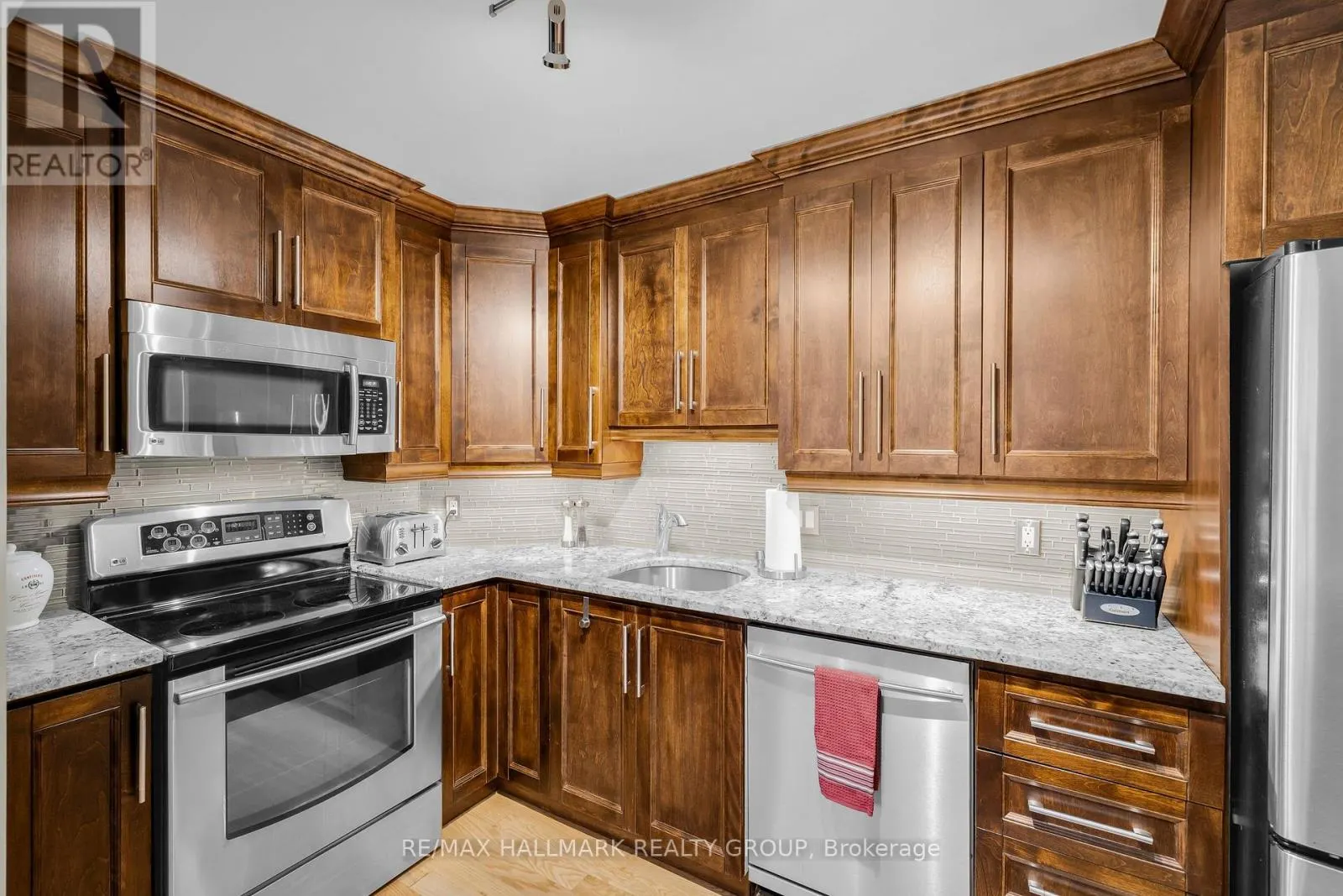 402 - 470 LAURIER AVENUE W