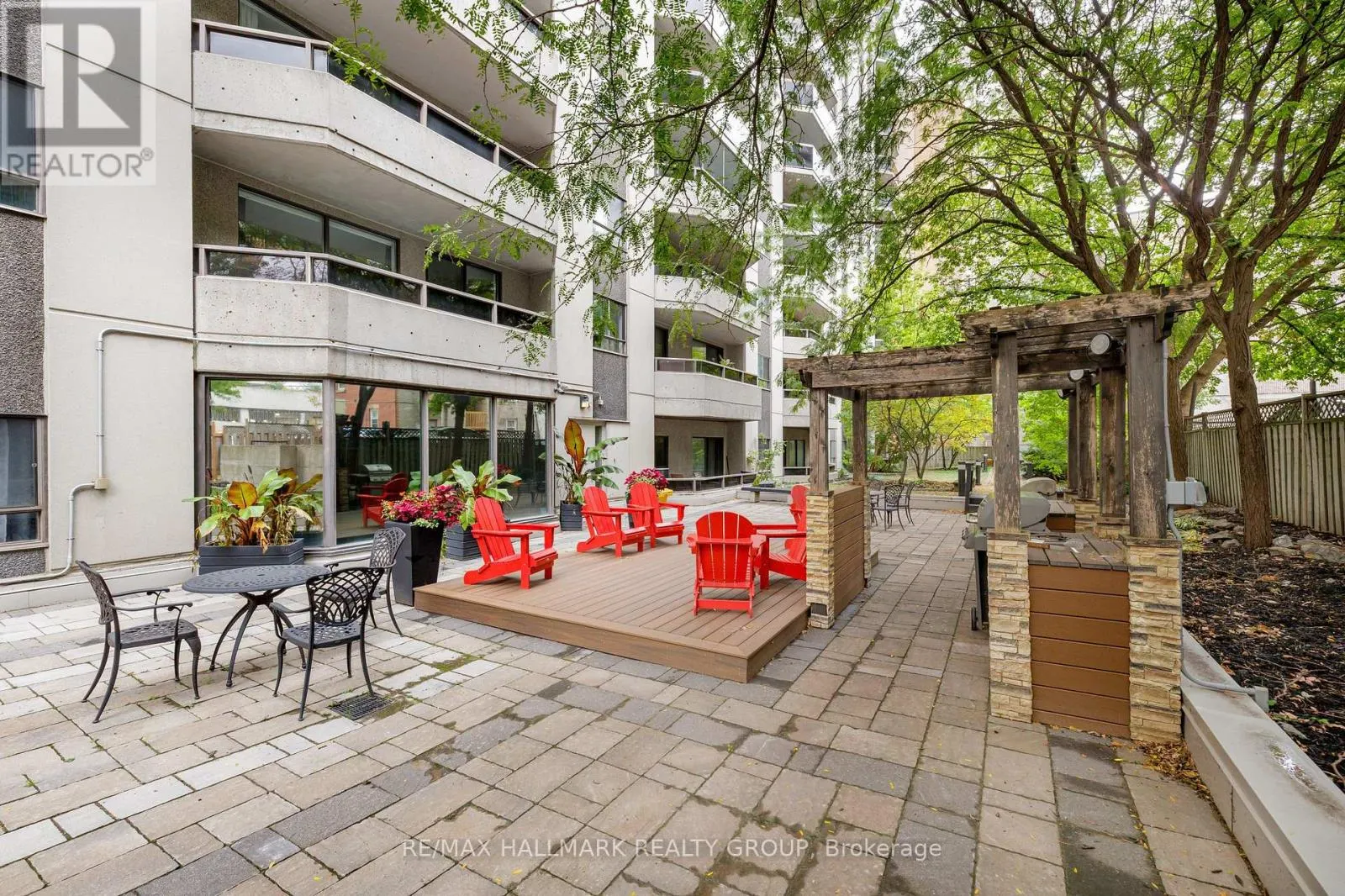 402 - 470 LAURIER AVENUE W