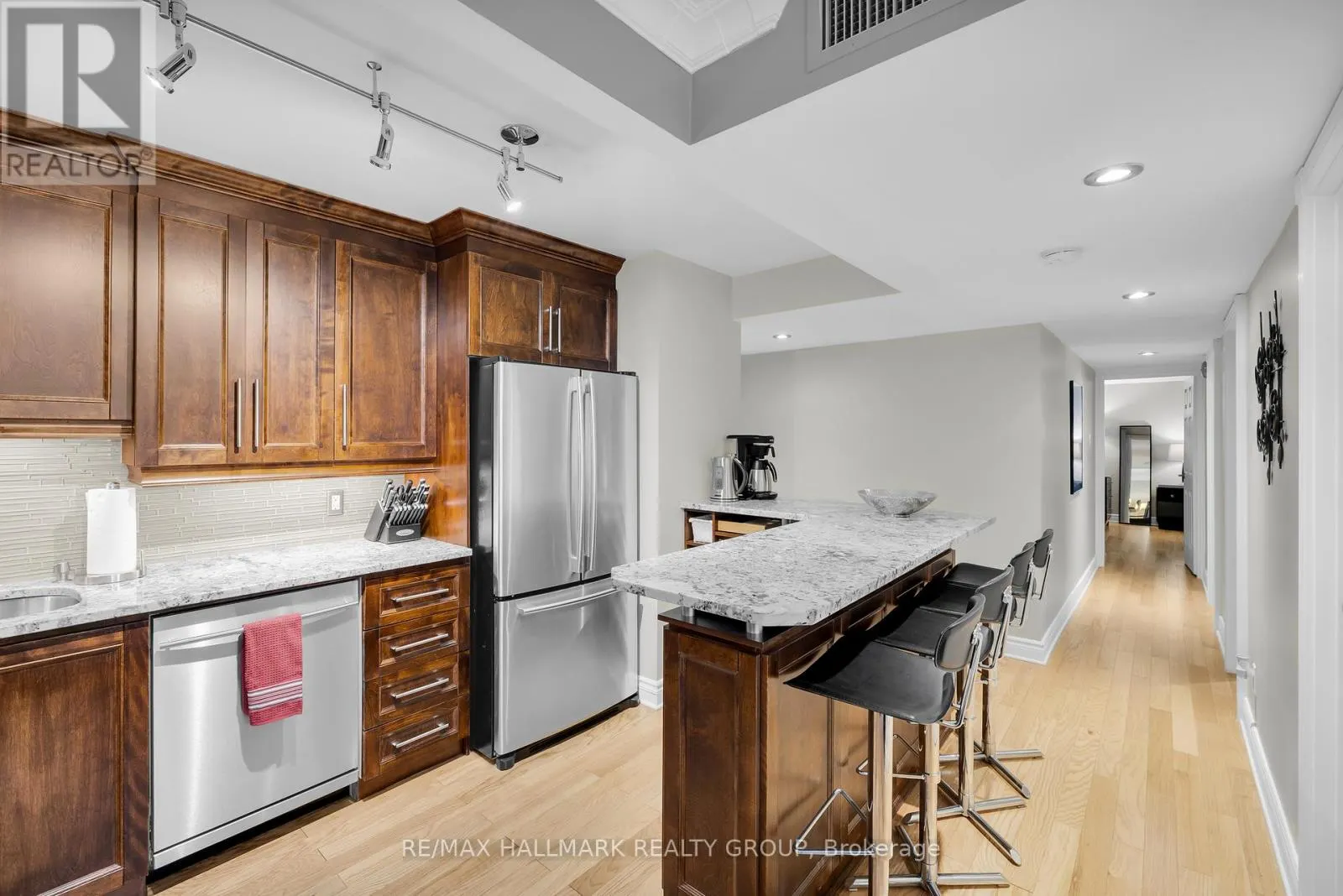 402 - 470 LAURIER AVENUE W