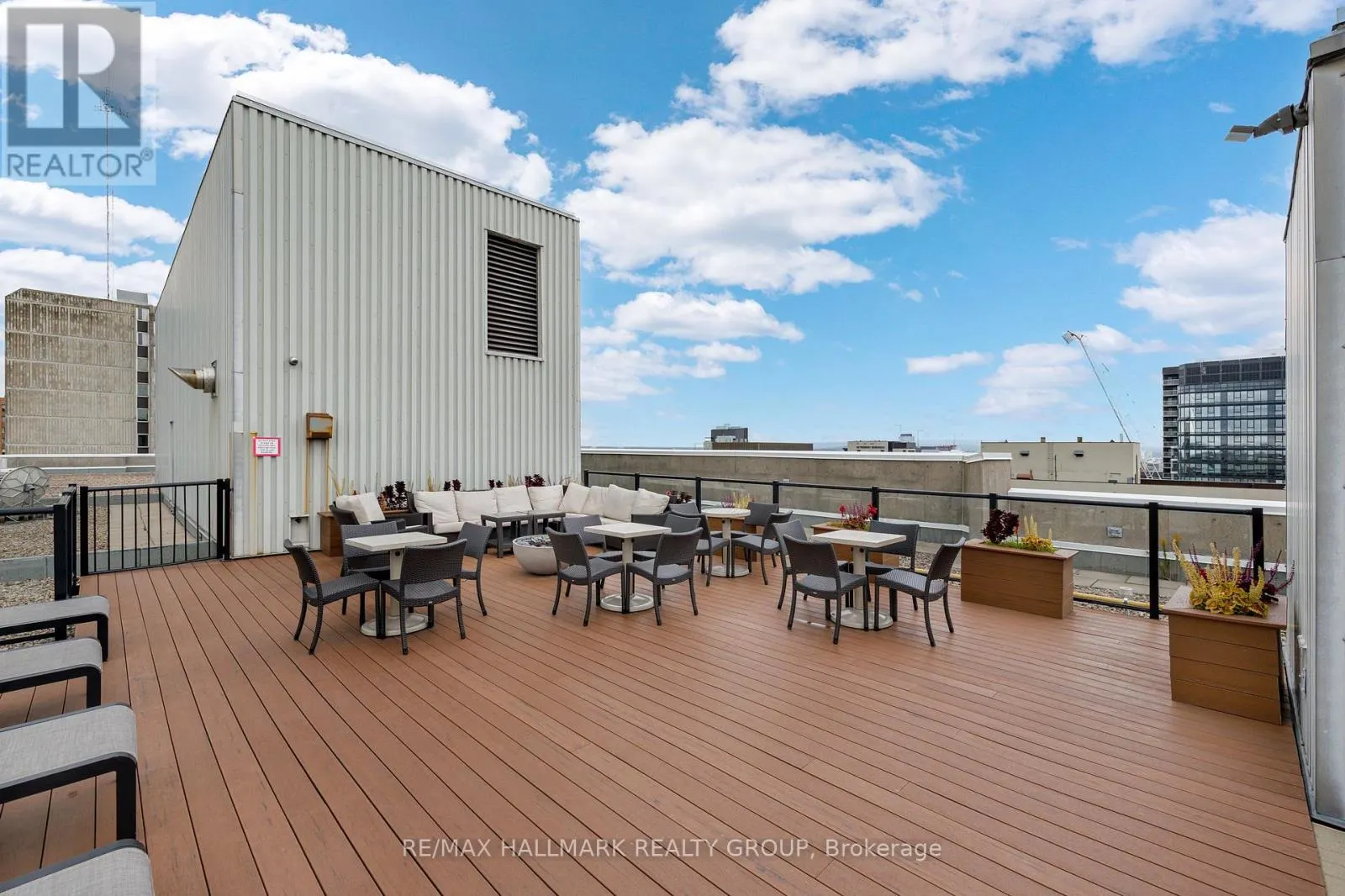 402 - 470 LAURIER AVENUE W