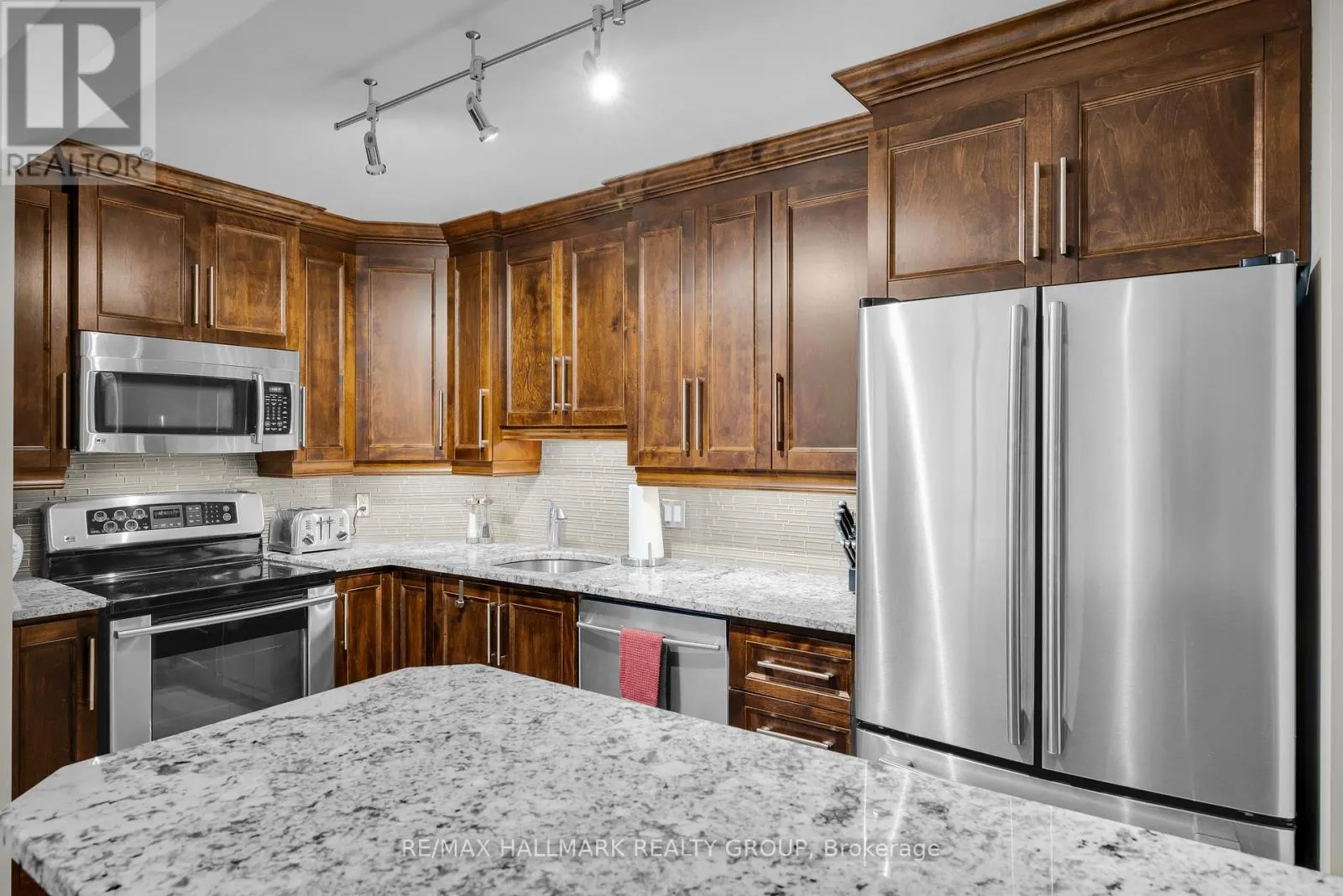 402 - 470 LAURIER AVENUE W