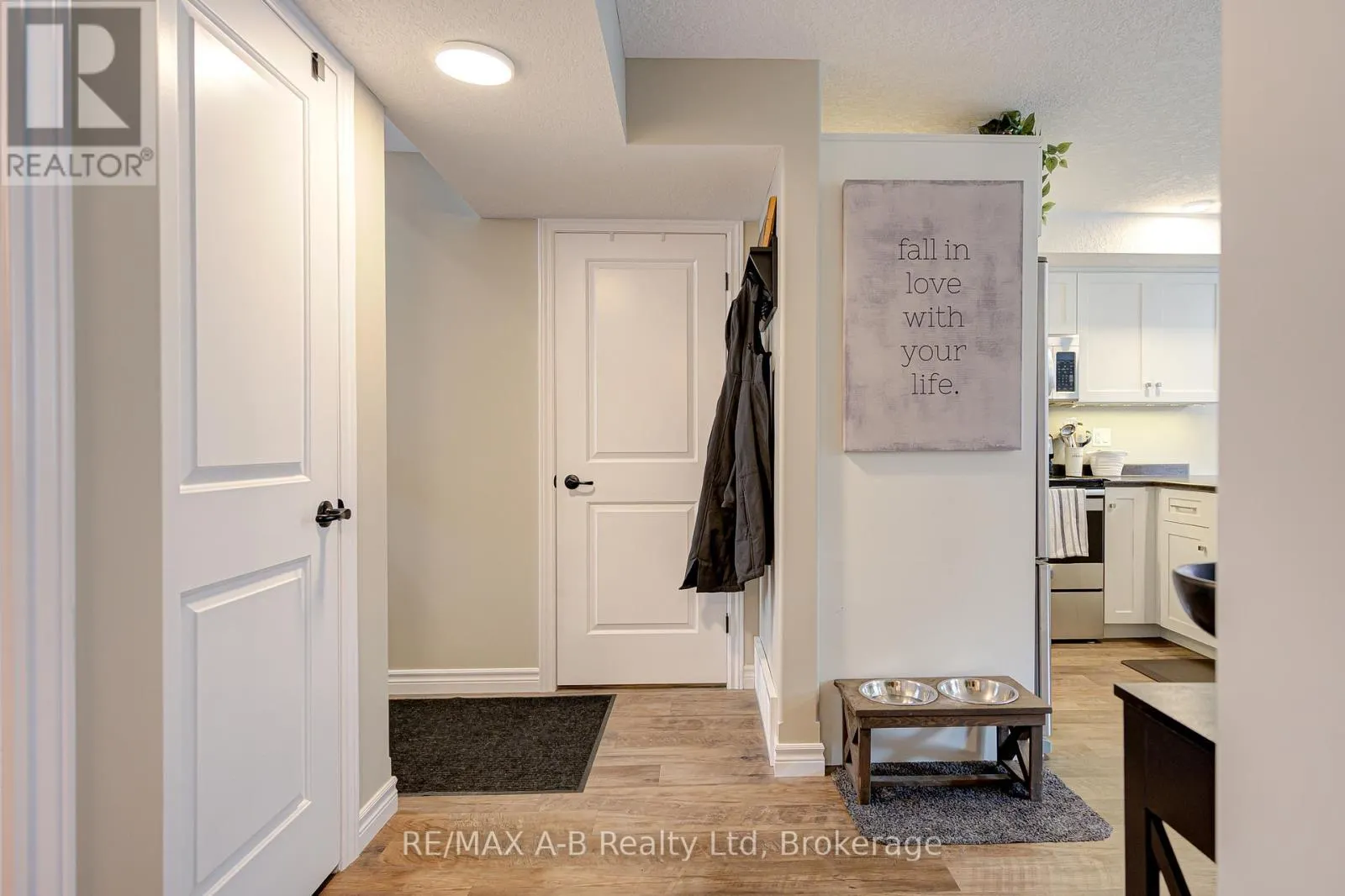 5 - 3199 VIVIAN LINE 37, #5