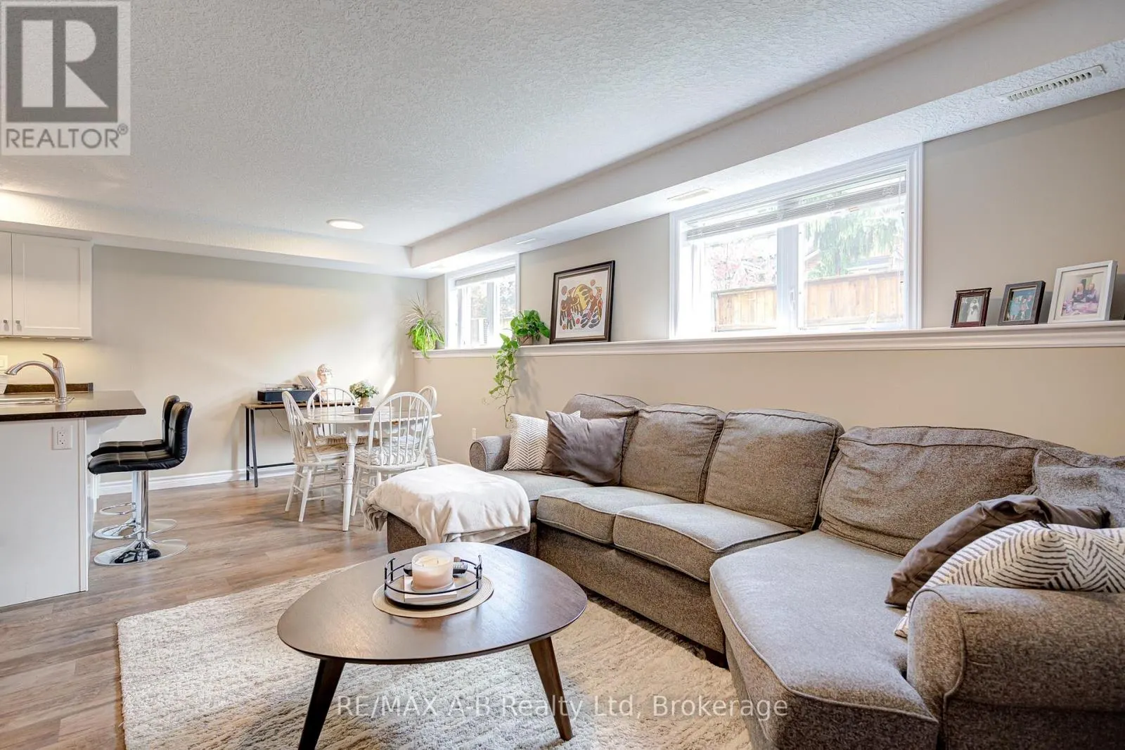 5 - 3199 VIVIAN LINE 37, #5