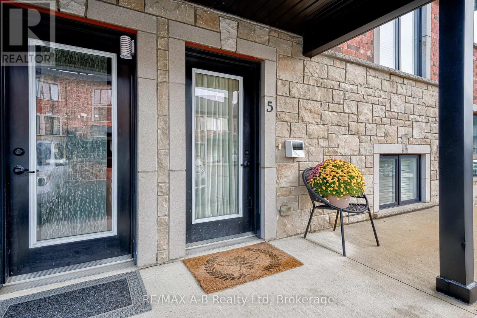 5 - 3199 VIVIAN LINE 37, #5