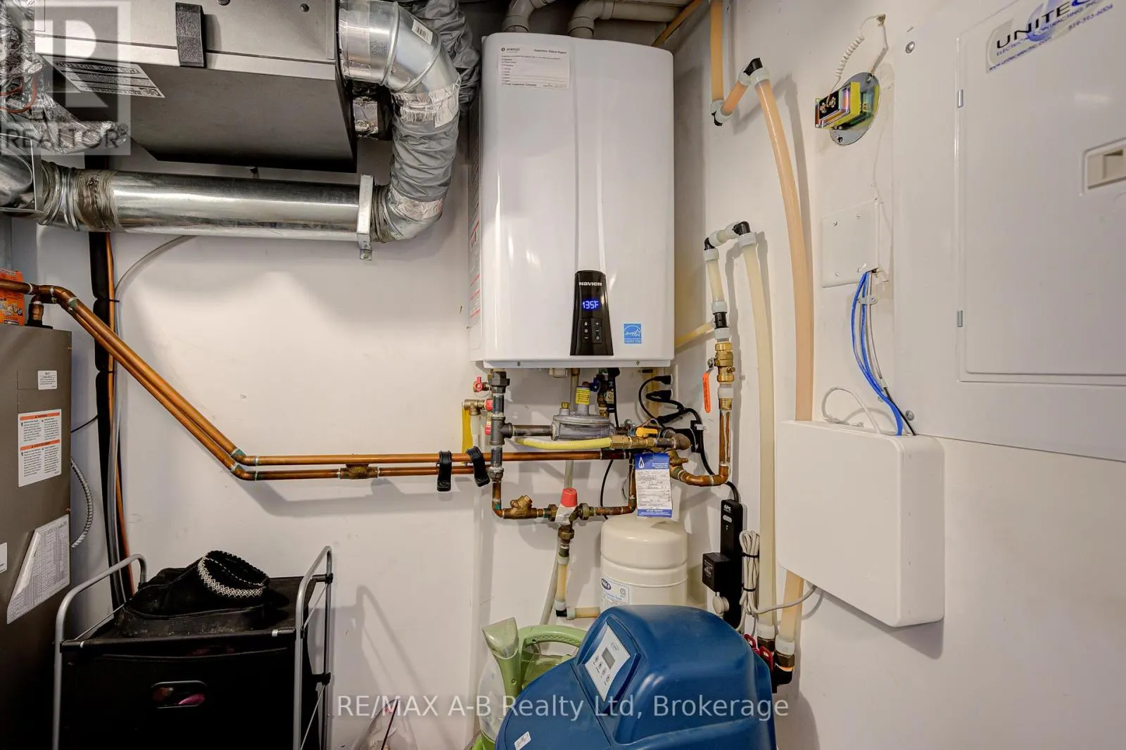 5 - 3199 VIVIAN LINE 37, #5