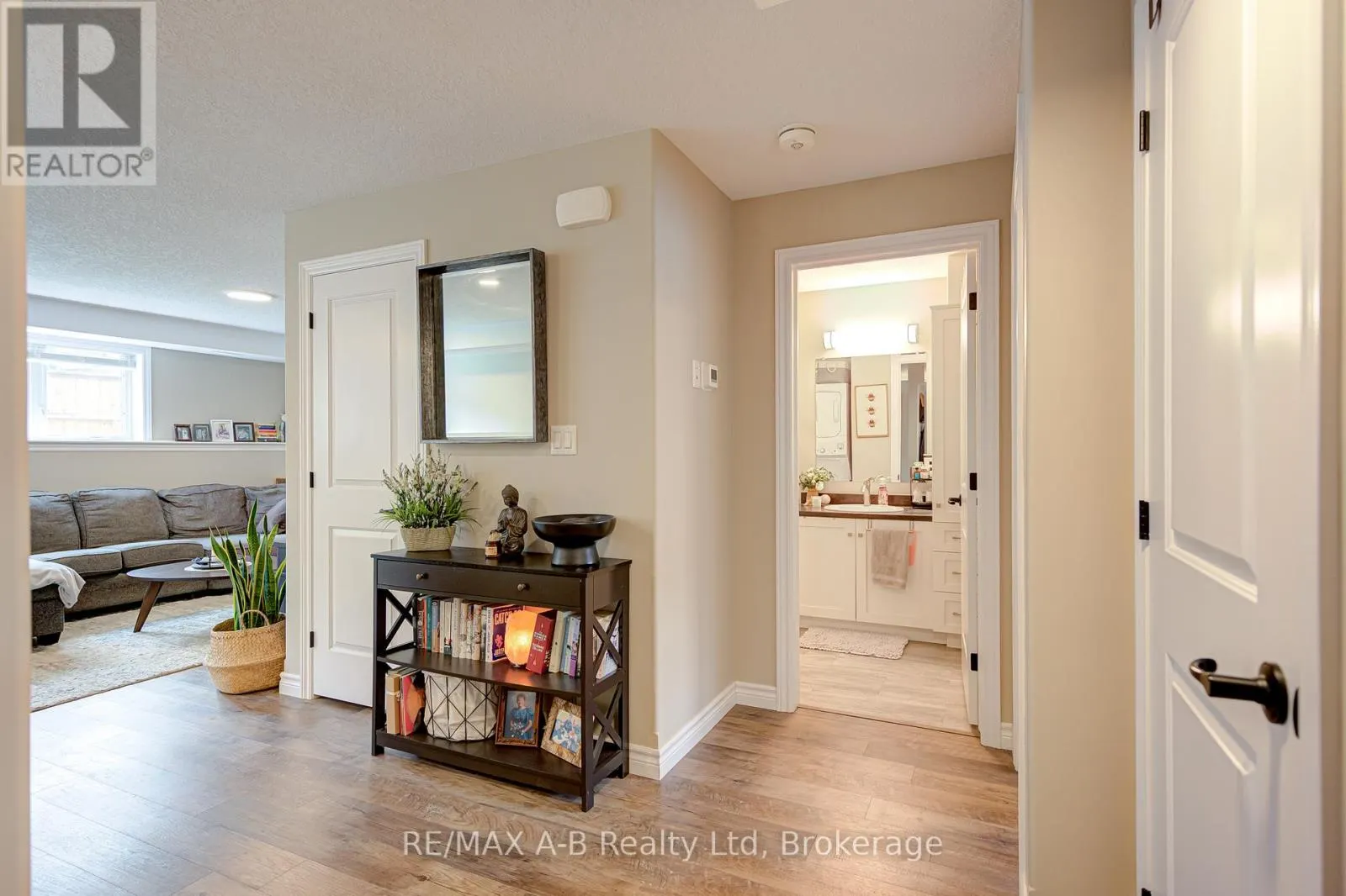 5 - 3199 VIVIAN LINE 37, #5