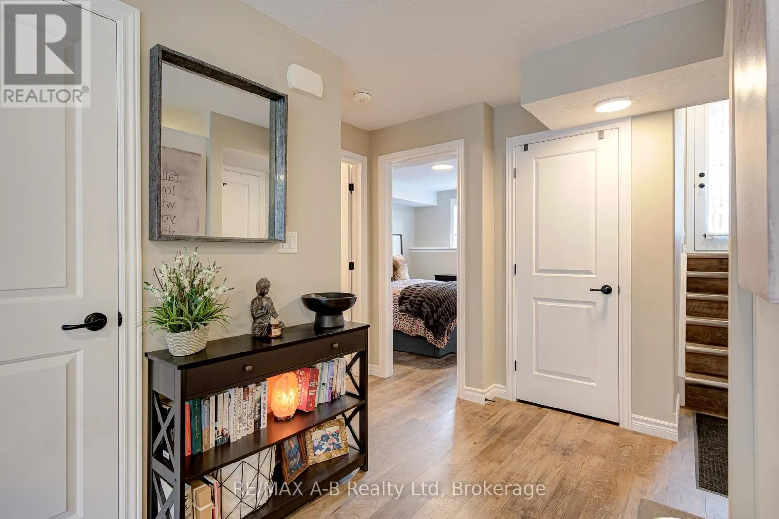 5 - 3199 VIVIAN LINE 37, #5