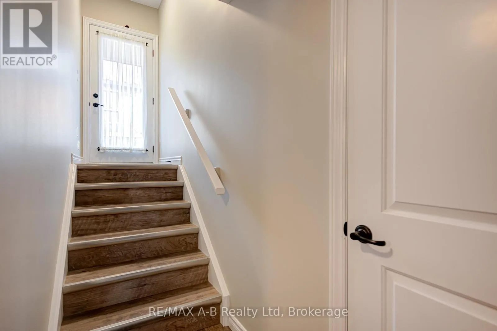 5 - 3199 VIVIAN LINE 37, #5