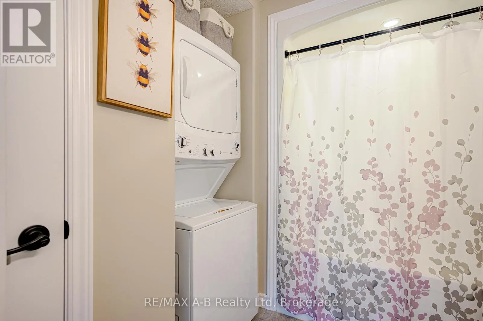 5 - 3199 VIVIAN LINE 37, #5