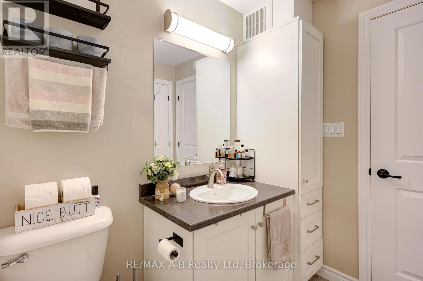 5 - 3199 VIVIAN LINE 37, #5