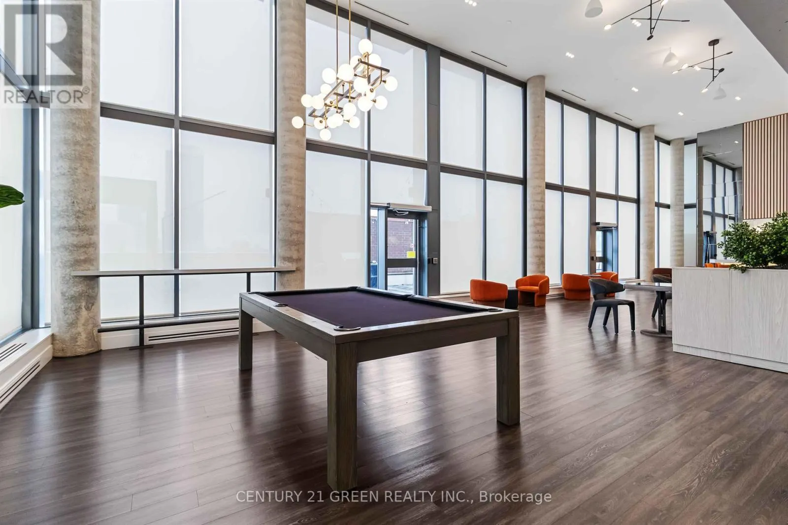 408 - 15 WELLINGTON STREET S