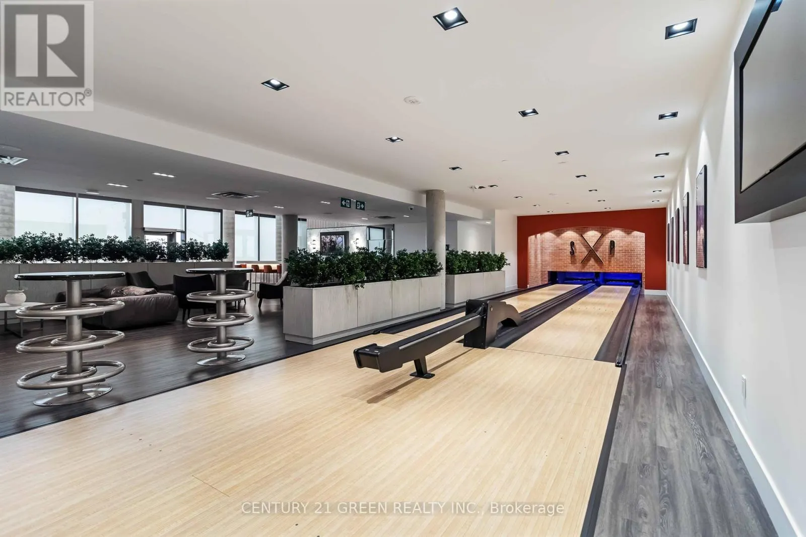 408 - 15 WELLINGTON STREET S