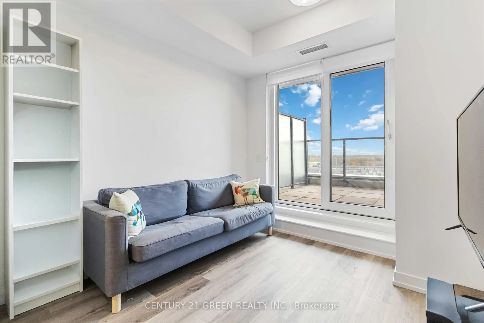 408 - 15 WELLINGTON STREET S