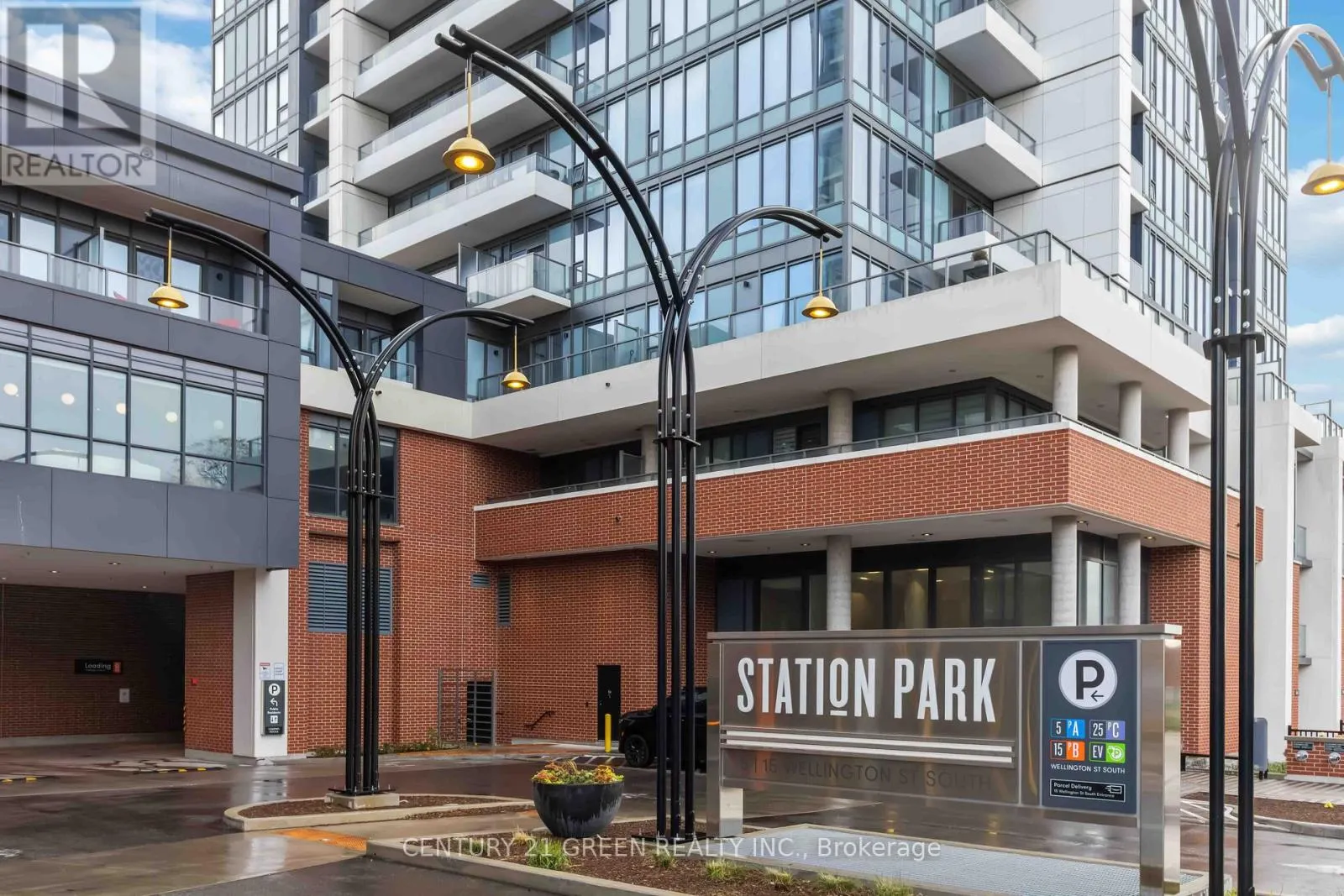 408 - 15 WELLINGTON STREET S