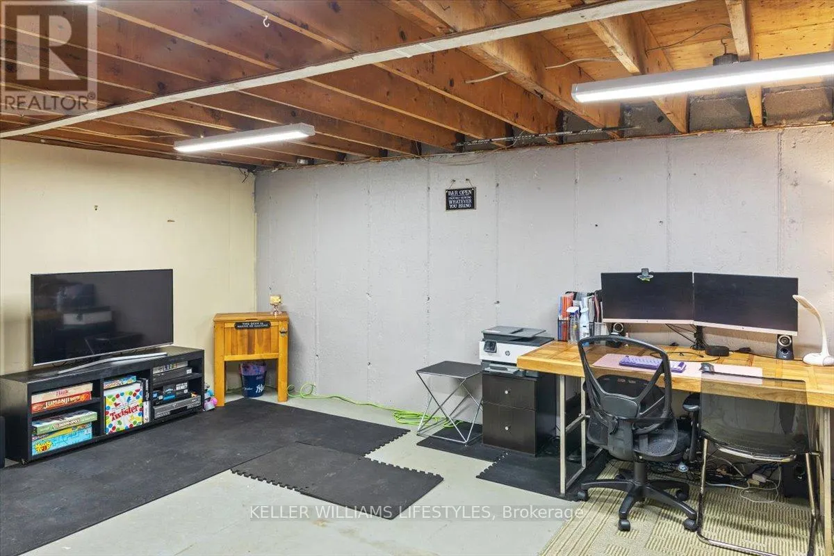 963 NOTRE DAME DRIVE